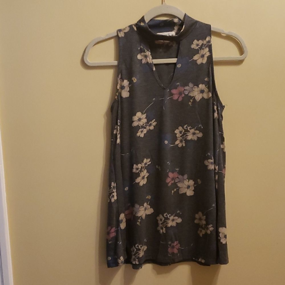 GINGER G key hole top. Medium